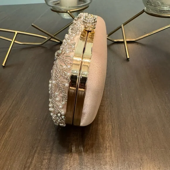 Embellished Floral Pearl Clutch - Picture 3 of 5